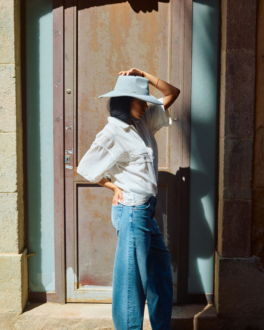 Modelshot / Ecru / Detail